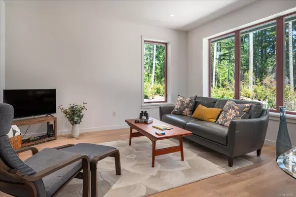 Qualicum Beach, BC V9K 2E3,6208 Island Hwy W