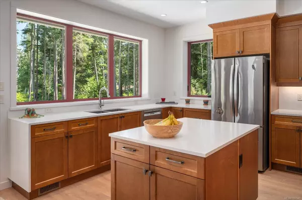 Qualicum Beach, BC V9K 2E3,6208 Island Hwy W