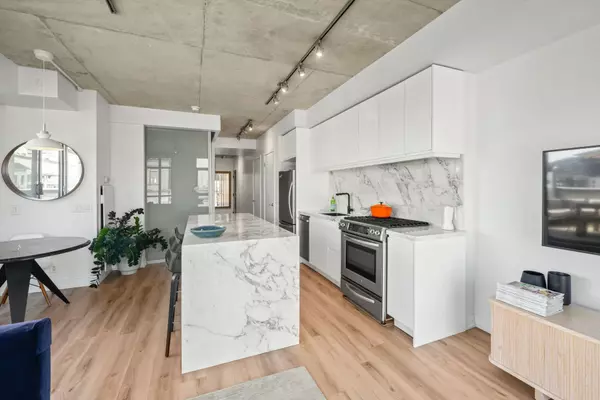 Toronto C01, ON M6J 0B2,2 Gladstone AVE #606