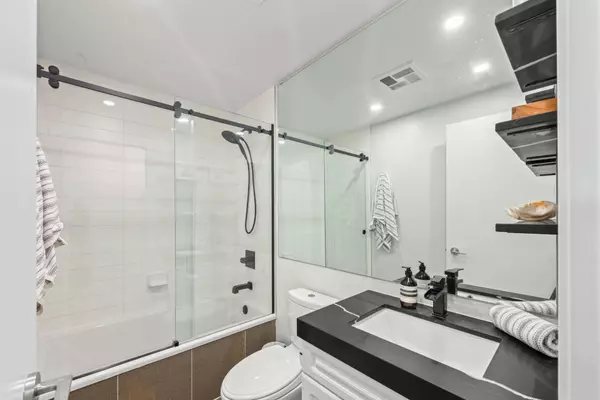 Toronto C01, ON M6J 0B2,2 Gladstone AVE #606