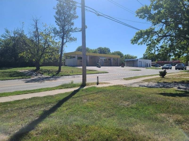 3936 Lee Street, Greenville, TX 75401