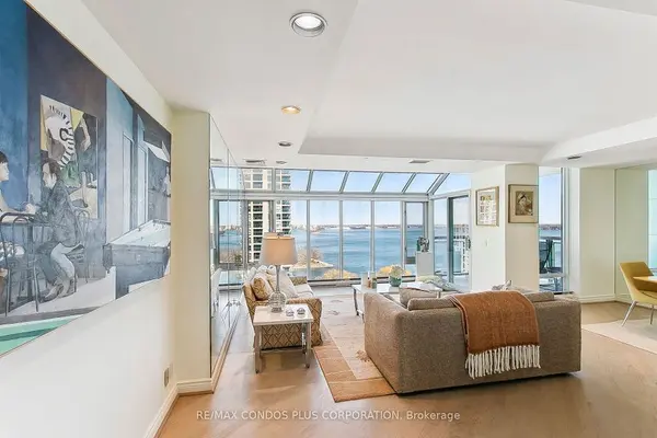 Toronto C01, ON M5J 2M6,211 QUEENS Quay W #1013