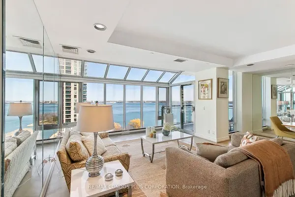 Toronto C01, ON M5J 2M6,211 QUEENS Quay W #1013