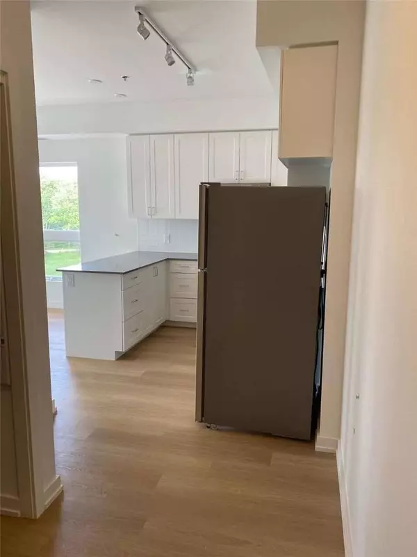 Barrie, ON L4N 9C6,430 Essa RD #322