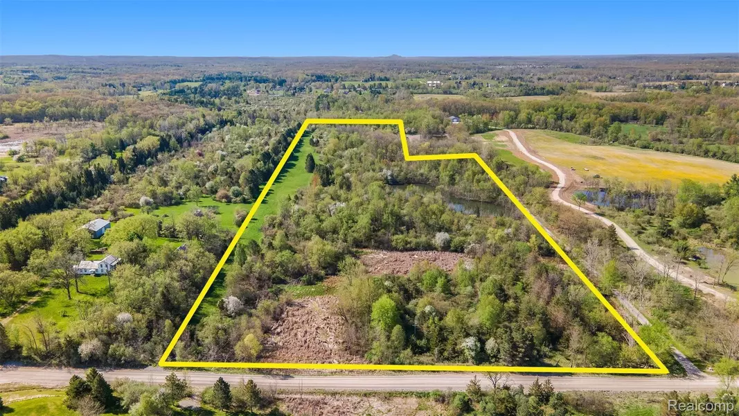 7294 BURPEE RD, Grand Blanc, MI 48439