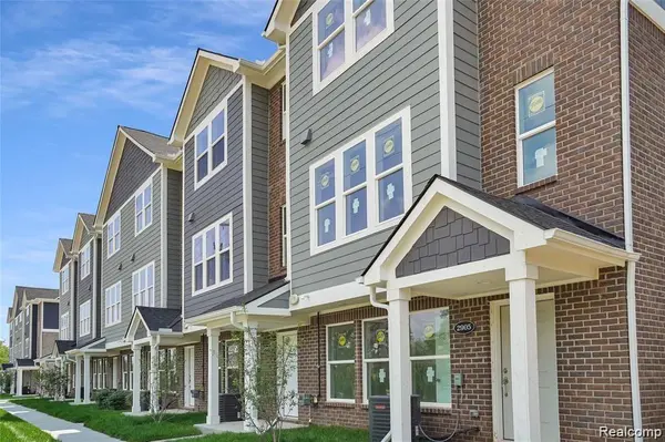 2925 Zana, Troy, MI 48085