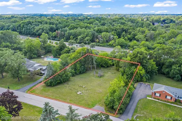 Bloomfield Hills, MI 48302,3110 DEVON BROOK DR