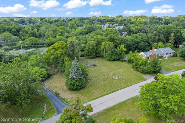 Bloomfield Hills, MI 48302,3110 DEVON BROOK DR