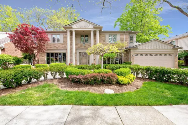 596 N Brys Drive, Grosse Pointe Woods, MI 48236