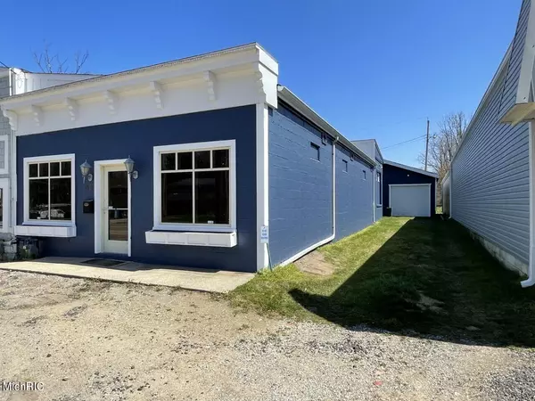 427 S Whittaker ST, New Buffalo, MI 49117