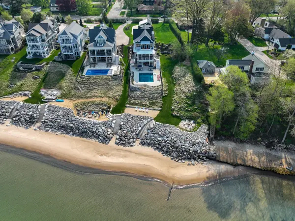 South Haven, MI 49090,906 Monroe BLVD