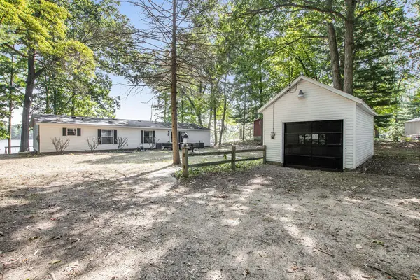 Pullman, MI 49450,1009 Lake ST