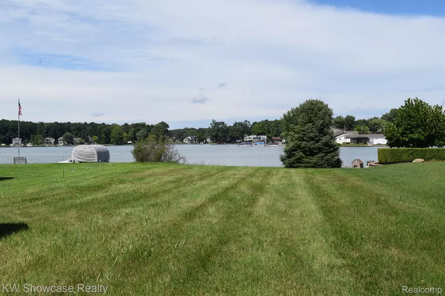 10840 HILLWAY DR, MI 48386