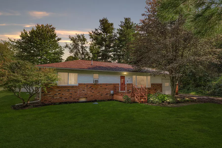 227 Steves Scenic DR, Horton, MI 49246