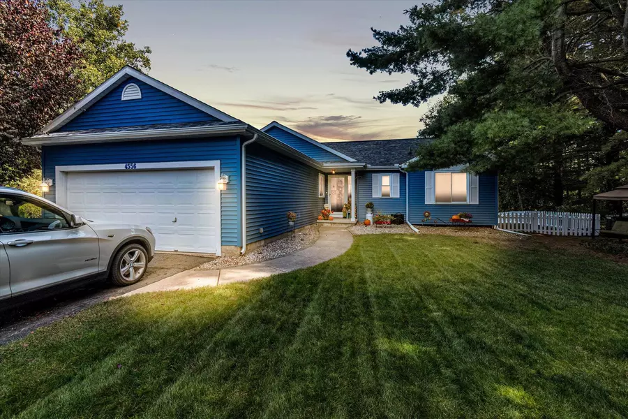 4556 Leeward DR, Pleasant Lake, MI 49272