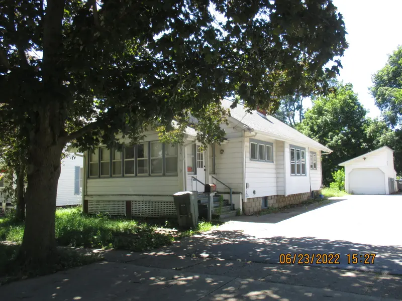 209.5 S Maple AVE, Sturgis, MI 49091