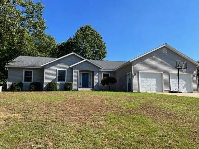 5443 Flat River TRL, Belding, MI 48809