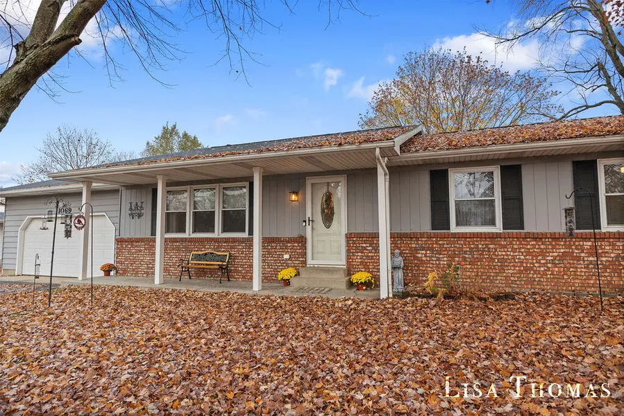 1069 Sir Knight RD, Plainwell, MI 49080