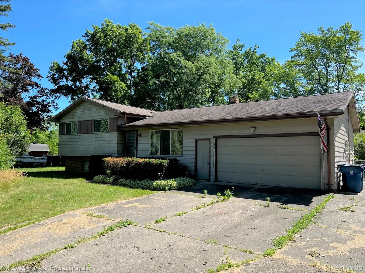 MI 48507,5231 CAPRI LN