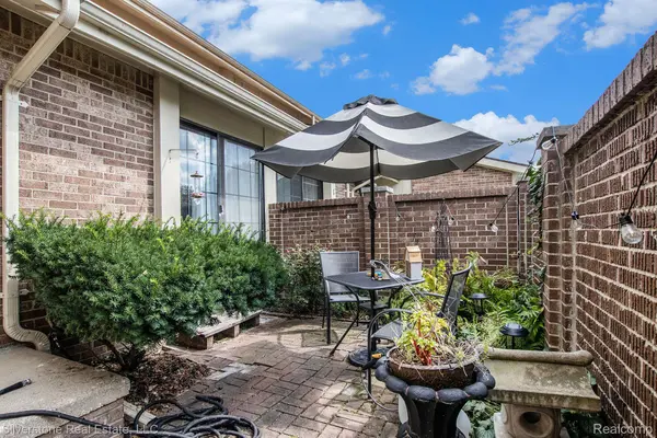 MI 48309,2854 TRAILWOOD DR