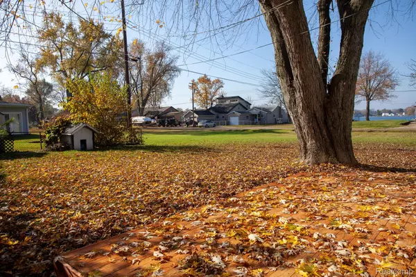 MI 48356,2754 FISHERMANS DR