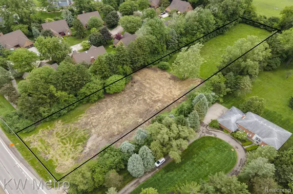 32570 LAHSER RD, Beverly Hills, MI 48025