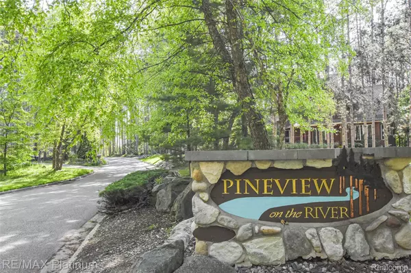 9031 PINEVIEW RIVER DR, Linden, MI 48451