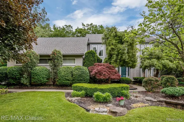 25714 ARCADIA DR, Novi, MI 48374