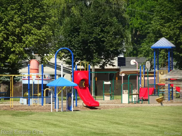 Mount Clemens, MI 48043,815 HARRINGTON ST