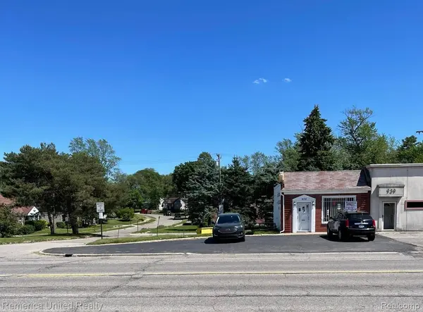 935 ORCHARD LAKE RD, Pontiac, MI 48341