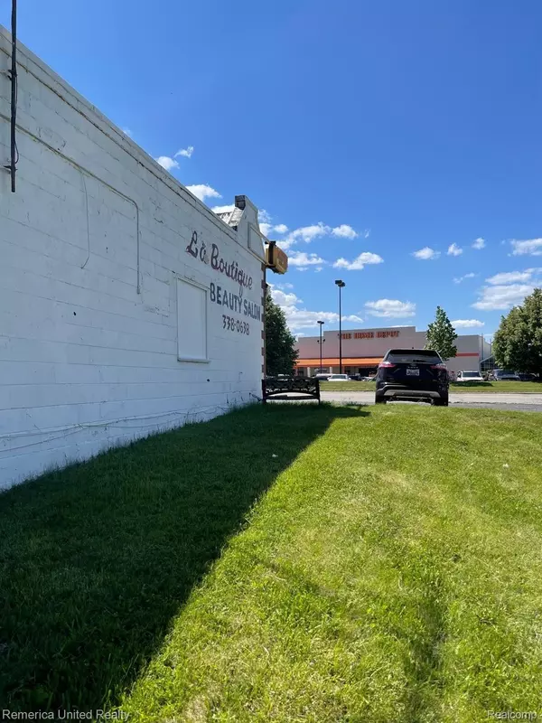 Pontiac, MI 48341,935 ORCHARD LAKE RD