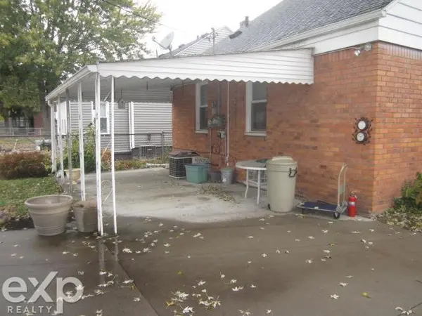 Harper Woods, MI 48225,20412 ROSCOMMON