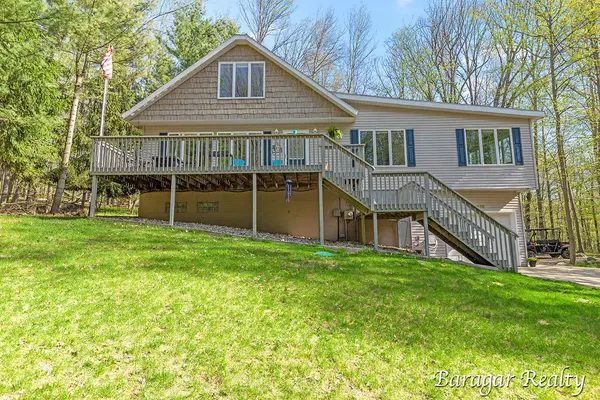 Canadian Lakes, MI 49346,9810 Birdie DR