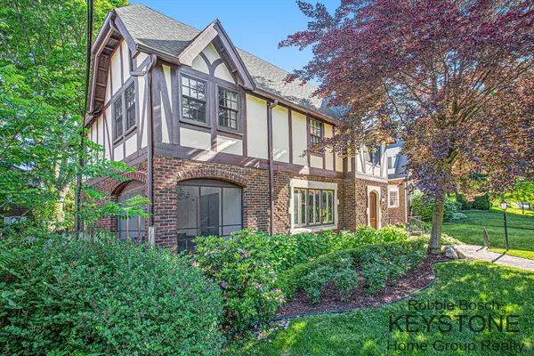 1862 Sherman Street SE, East Grand Rapids, MI 49506