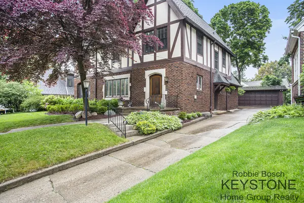 East Grand Rapids, MI 49506,1862 Sherman Street SE