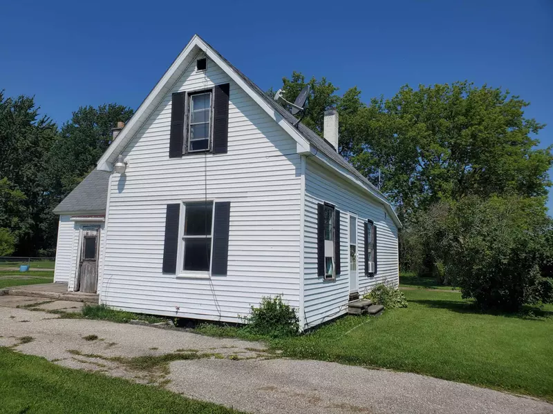 303 Mills ST, Croswell, MI 48422
