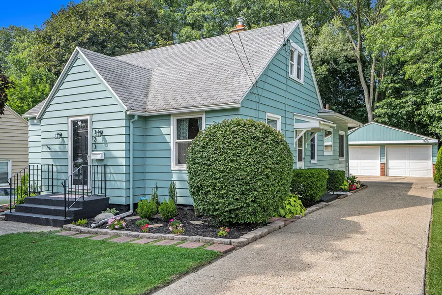 323 E Oak Grove AVE, Parchment, MI 49004