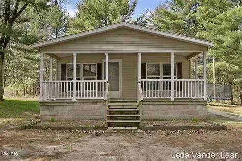 295 Madison RD, Stanwood, MI 49346