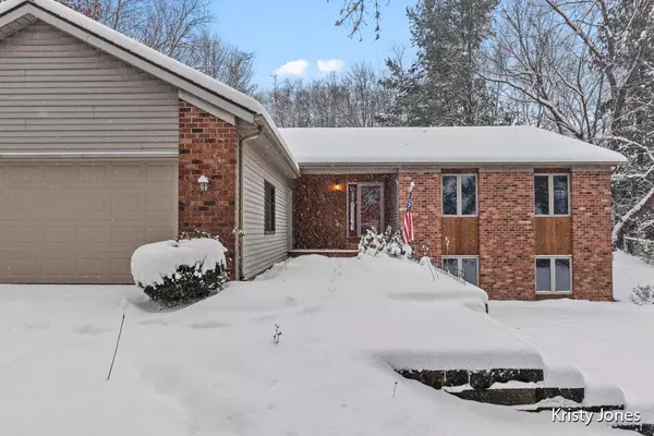 Dorr, MI 49323,4135 White Pine DR