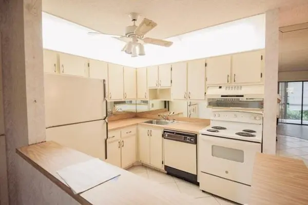 Fort Lauderdale, FL 33321,10753 W Clairmont Cir #106