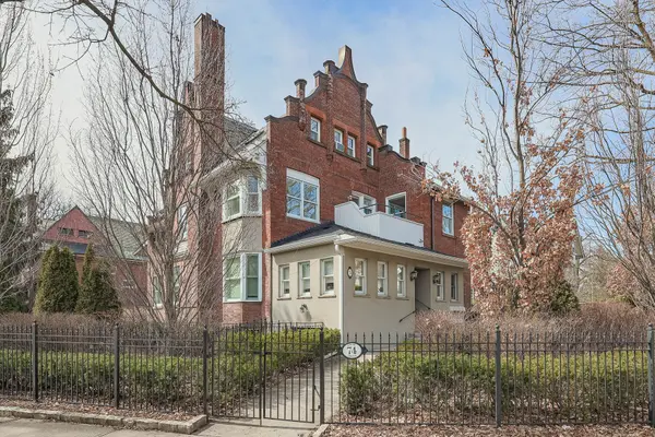 74 South DR #4, Toronto C09, ON M4W 1R5