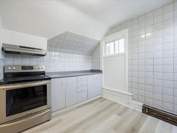 Brampton, ON L6V 1N9,166 Main ST N #2