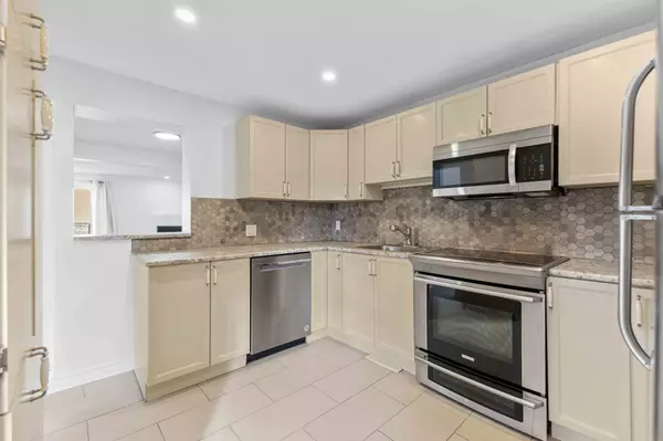 Barrhaven, ON K2J 2B1,1 Berkshire WAY