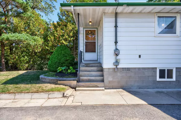 Kawartha Lakes, ON K0M 1A0,48 Queen ST