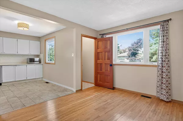 Kawartha Lakes, ON K0M 1A0,48 Queen ST