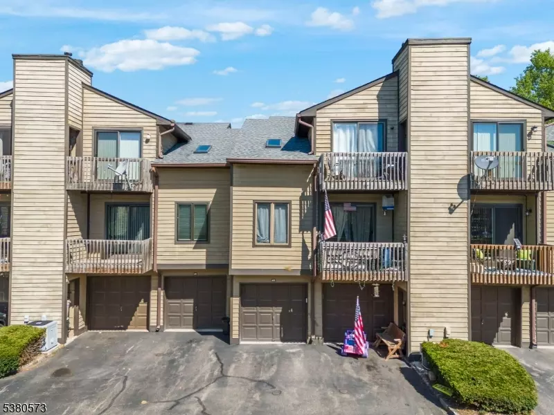 613 Village Cmns, Raritan Twp., NJ 08822