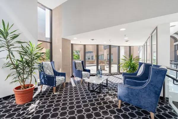 Toronto W04, ON M9N 3W5,3 Hickory Tree RD #804