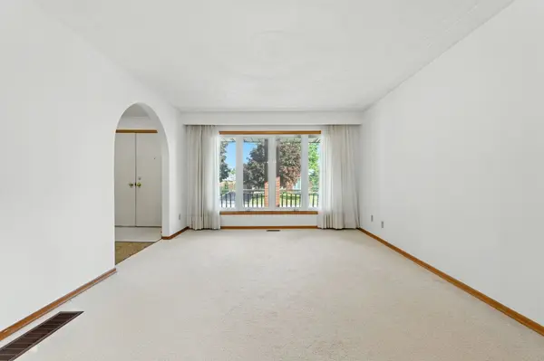 Hamilton, ON L8W 1Z4,100 Taymall ST