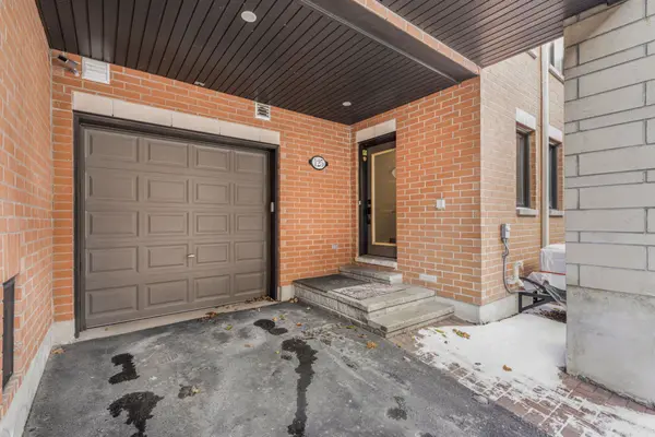 Orleans - Cumberland And Area, ON K4A 0Y2,125 Chaperal Private