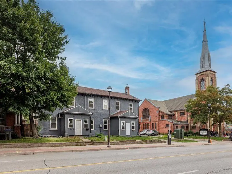 166 Main ST N #1, Brampton, ON L6V 1N9